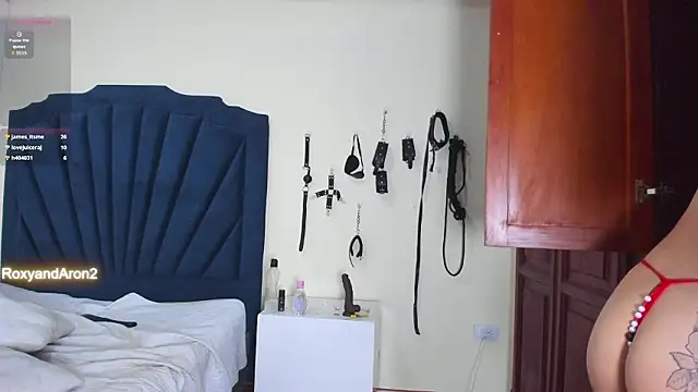 Snapshot of RoxyandAron2 chatting on March 21, 2026, 9:29 pm RoxyandAron2 online show from March 21, 2026, 9:29 pm