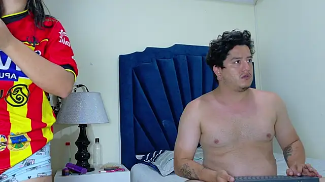 Snapshot of RoxyandAron2 chatting on April 2, 2026, 12:03 pm RoxyandAron2 online show from April 2, 2026, 12:03 pm