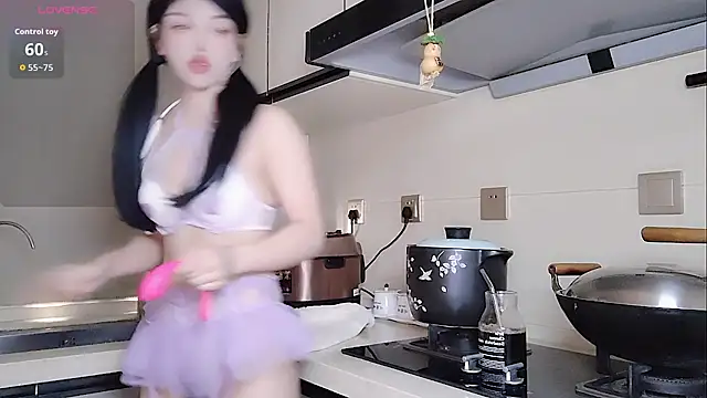 Snapshot of Coco--01 chatting on November 1, 2025, 1:18 am Coco--01 online show from November 1, 2025, 1:18 am