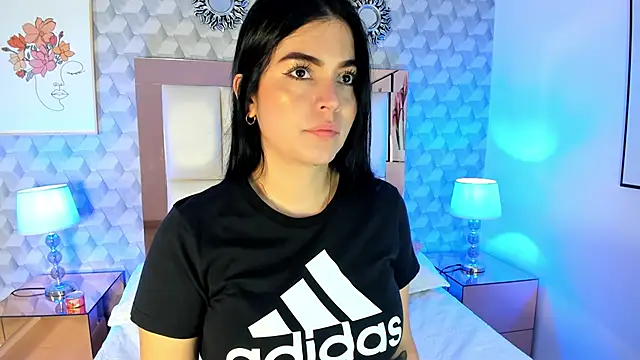 Sasha  sims   online show from October 7, 2025, 11:40 am