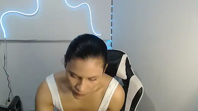 JessGarcia online show from December 3, 2025, 1:09 pm