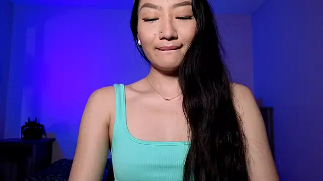 Snapshot of Aliciaz3 chatting on November 15, 2025, 2:13 pm Aliciaz3 online show from November 15, 2025, 2:13 pm