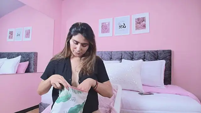 Snapshot of maddie_beauty chatting on November 11, 2025, 9:48 pm maddie beauty online show from November 11, 2025, 9:48 pm