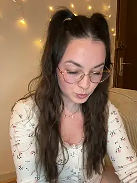 liloush   online show from April 8, 2026, 8:20 pm