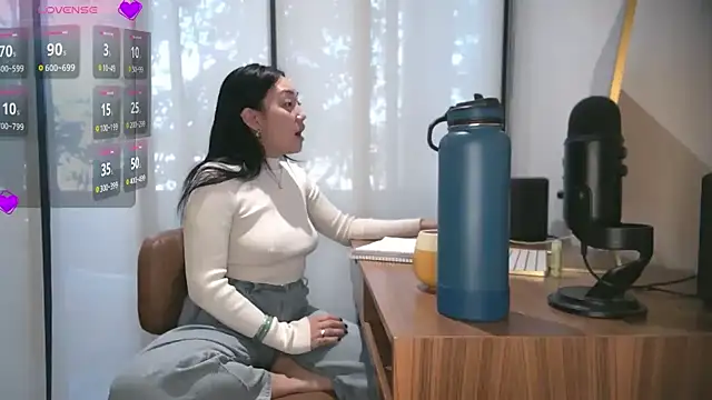 yuzhara online show from October 30, 2025, 2:18 pm