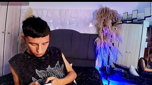 Isaac tan online show from February 26, 2026, 4:33 am