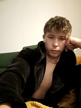 Snapshot of cameron334 chatting on November 13, 2025, 2:21 am cameron334 online show from November 13, 2025, 2:21 am