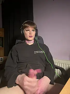 Snapshot of FemboyShow chatting on January 17, 2026, 4:43 pm FemboyShow online show from January 17, 2026, 4:43 pm