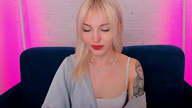 Snapshot of LisaFoxyMe chatting on July 9, 2026, 1:42 am LisaFoxyMe online show from July 9, 2026, 1:42 am