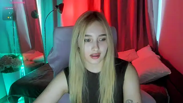 TaisiaHot online show from April 17, 2026, 8:28 am