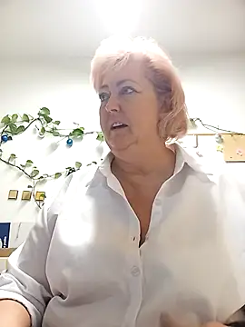 Snapshot of TerezaVelvet chatting on September 23, 2025, 5:10 am TerezaVelvet online show from September 23, 2025, 5:10 am