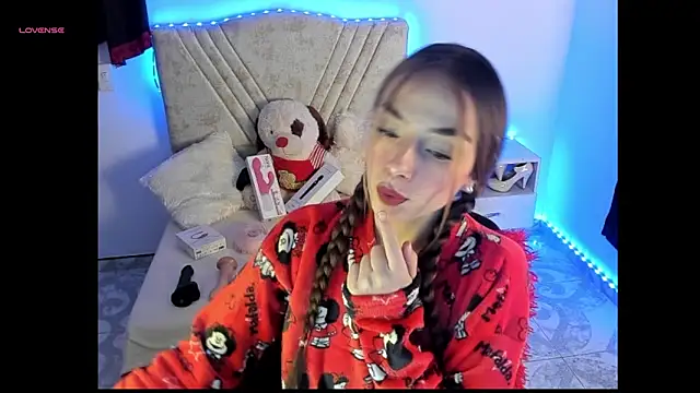 Snapshot of Mia_Victoria22 chatting on May 15, 2026, 2:40 am Mia Victoria22 online show from May 15, 2026, 2:40 am
