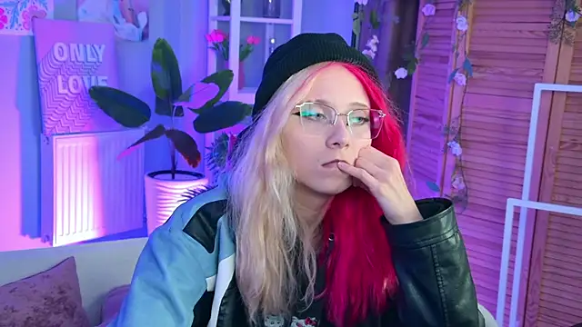 Snapshot of SakuraBliss chatting on September 15, 2025, 4:40 pm SakuraBliss online show from September 15, 2025, 4:40 pm