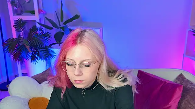 Snapshot of SakuraBliss chatting on October 2, 2025, 2:24 pm SakuraBliss online show from October 2, 2025, 2:24 pm