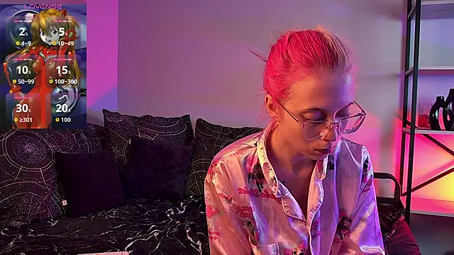 Snapshot of SakuraBliss chatting on October 5, 2025, 4:27 pm SakuraBliss online show from October 5, 2025, 4:27 pm