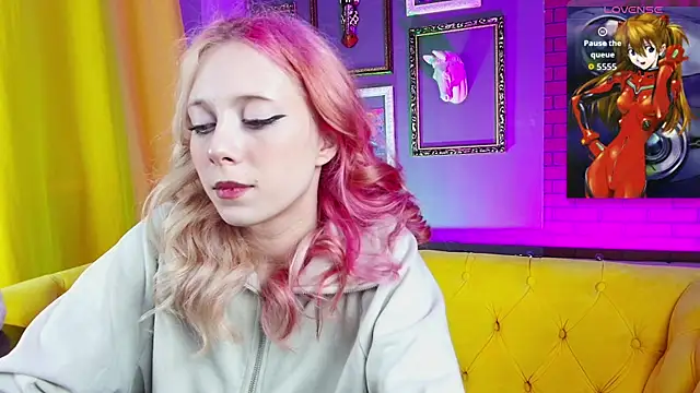 Snapshot of SakuraBliss chatting on October 13, 2025, 5:02 pm SakuraBliss online show from October 13, 2025, 5:02 pm