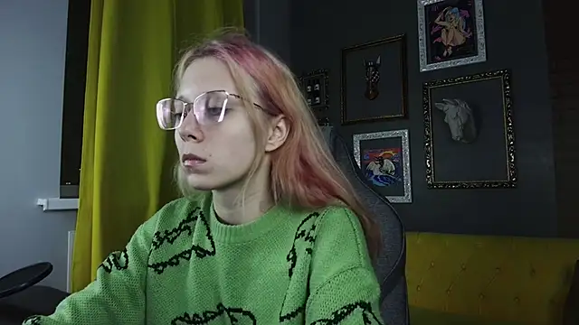 Snapshot of SakuraBliss chatting on October 28, 2025, 2:20 pm SakuraBliss online show from October 28, 2025, 2:20 pm