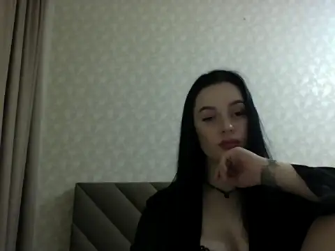Lulii24 online show from November 17, 2025, 5:02 am