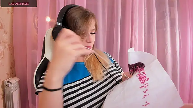 Snapshot of Anabel-Candy chatting on October 19, 2025, 6:30 pm Anabel-Candy online show from October 19, 2025, 6:30 pm