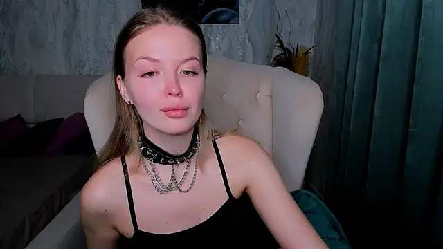 Snapshot of LaurennHill chatting on October 15, 2025, 12:22 am LaurennHill online show from October 15, 2025, 12:22 am