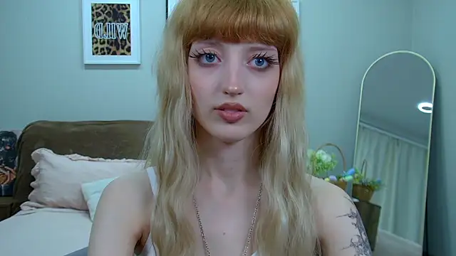 MistyMarlo online show from April 18, 2026, 5:17 pm