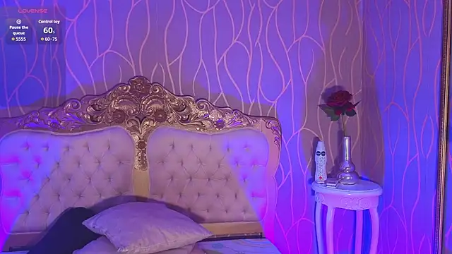 Anamonrroe online show from April 7, 2026, 8:09 pm