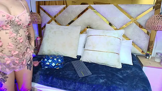 Snapshot of Scarlett_Vegaa chatting on October 8, 2025, 3:20 pm Scarlett Vegaa online show from October 8, 2025, 3:20 pm