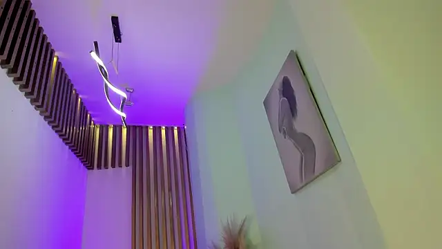 Snapshot of MacarenaRosse chatting on October 7, 2025, 9:01 pm MacarenaRosse online show from October 7, 2025, 9:01 pm