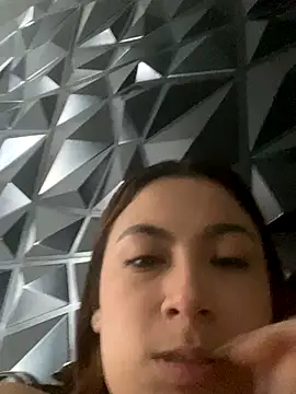 Snapshot of MacarenaRosse chatting on October 21, 2025, 7:36 pm MacarenaRosse online show from October 21, 2025, 7:36 pm