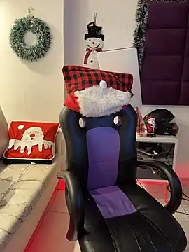 AdrianRinaldi online show from December 18, 2025, 8:04 pm