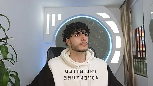 Snapshot of Rafael_Mendezz chatting on October 1, 2025, 8:15 pm Rafael Mendezz online show from October 1, 2025, 8:15 pm