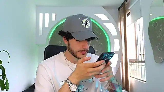 Snapshot of Rafael_Mendezz chatting on October 8, 2025, 7:55 pm Rafael Mendezz online show from October 8, 2025, 7:55 pm