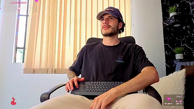 Snapshot of Rafael_Mendezz chatting on November 29, 2025, 8:12 pm Rafael Mendezz online show from November 29, 2025, 8:12 pm