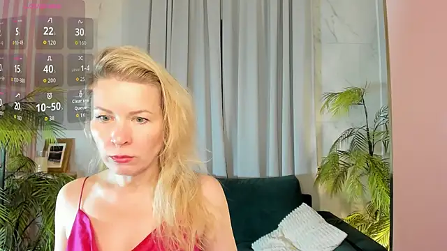 Snapshot of Julia_Giulia chatting on April 19, 2026, 11:42 am Julia Giulia online show from April 19, 2026, 11:42 am