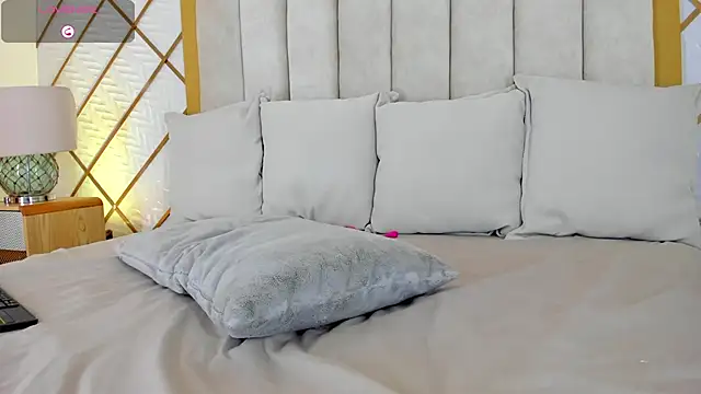 cocoamore online show from January 9, 2026, 11:35 am