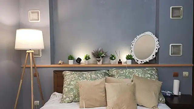 okerriella online show from September 18, 2025, 1:24 pm