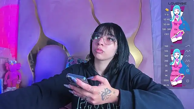 Niina Sissy online show from March 20, 2026, 4:28 am