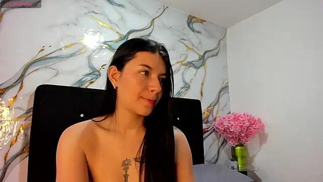 Snapshot of RoxanaBorns_ chatting on June 30, 2026, 9:21 am RoxanaBorns online show from June 30, 2026, 9:21 am