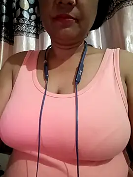 Snapshot of Love-pari09 chatting on September 11, 2025, 12:00 am Love-pari09 online show from September 11, 2025, 12:00 am
