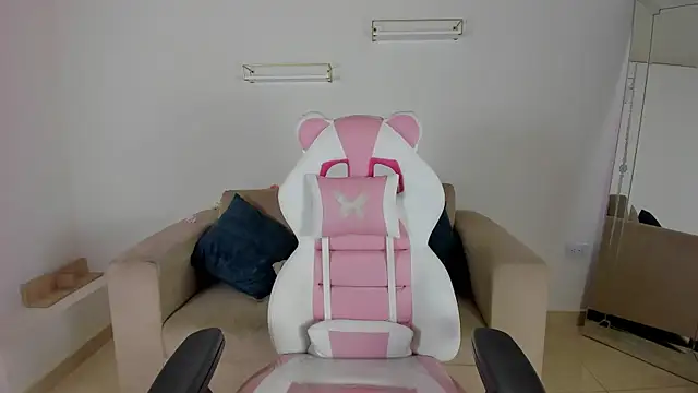 Snapshot of april_smiith chatting on September 10, 2025, 12:16 pm april smiith online show from September 10, 2025, 12:16 pm