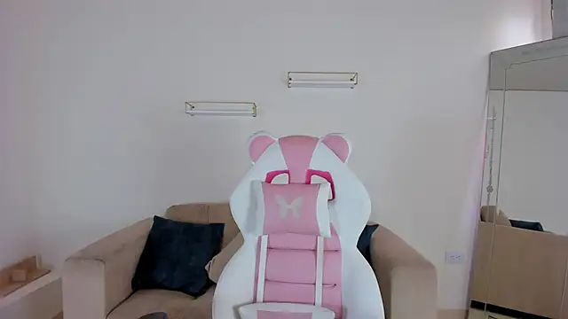 Snapshot of april_smiith chatting on September 25, 2025, 12:20 pm april smiith online show from September 25, 2025, 12:20 pm