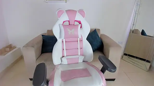 Snapshot of april_smiith chatting on October 18, 2025, 1:01 pm april smiith online show from October 18, 2025, 1:01 pm