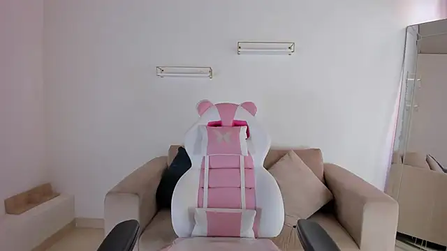 Snapshot of april_smiith chatting on October 21, 2025, 12:28 pm april smiith online show from October 21, 2025, 12:28 pm