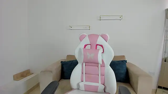 Snapshot of april_smiith chatting on November 5, 2025, 12:27 pm april smiith online show from November 5, 2025, 12:27 pm