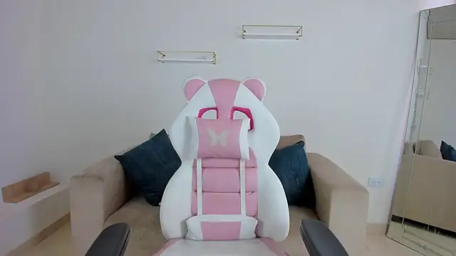 Snapshot of april_smiith chatting on November 10, 2025, 12:04 pm april smiith online show from November 10, 2025, 12:04 pm