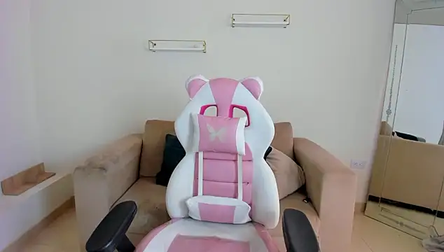 april smiith online show from January 9, 2026, 1:14 pm