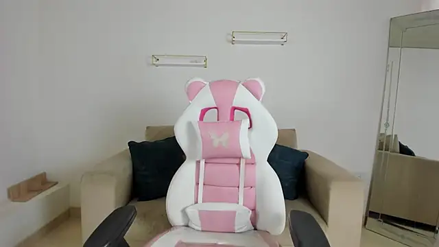 april smiith online show from February 12, 2026, 12:11 pm