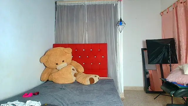 Snapshot of naomi_campbel_ chatting on September 23, 2025, 8:34 pm naomi campbel online show from September 23, 2025, 8:34 pm