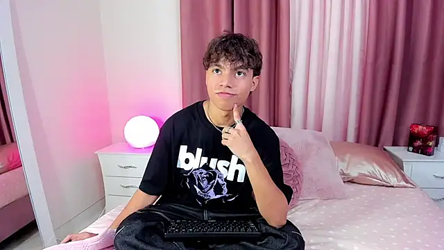 Snapshot of Honeymoon_sariel chatting on November 13, 2025, 8:30 pm Honeymoon sariel online show from November 13, 2025, 8:30 pm