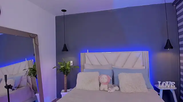 NaishaFord 1 online show from April 10, 2026, 6:29 am